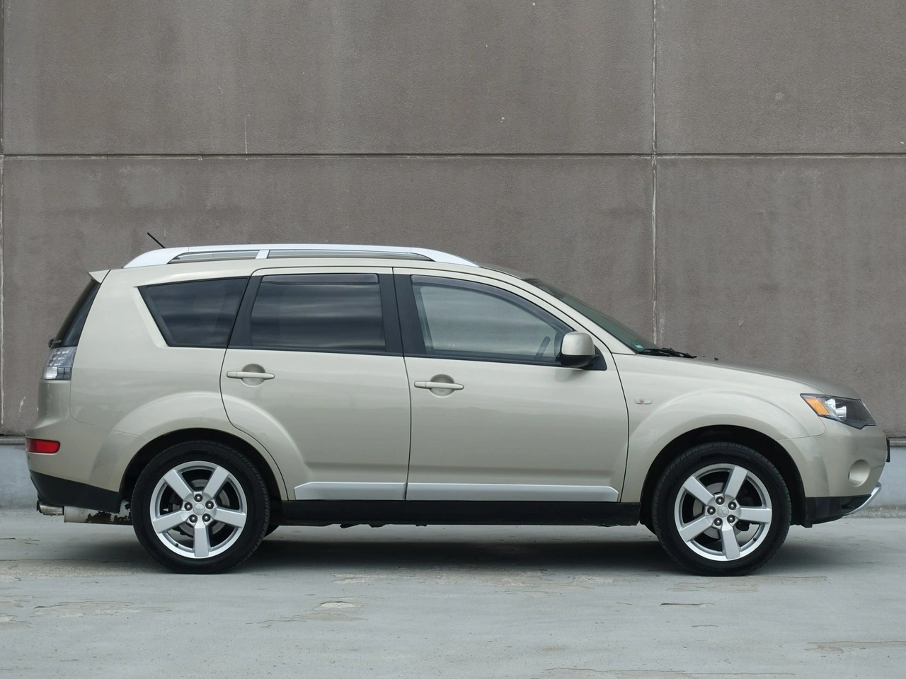 Mitsubishi Outlander - Zdjęcie 2