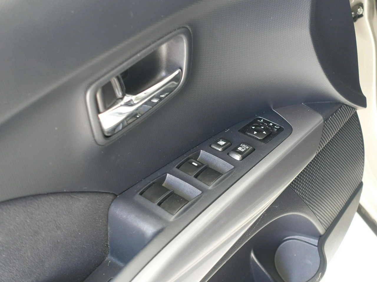 Mitsubishi Outlander - Zdjęcie 14