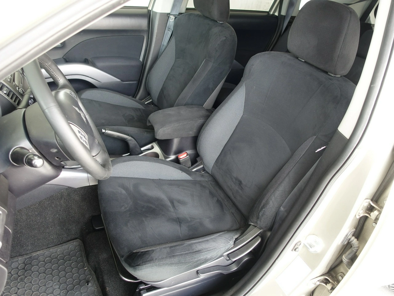 Mitsubishi Outlander - Zdjęcie 12