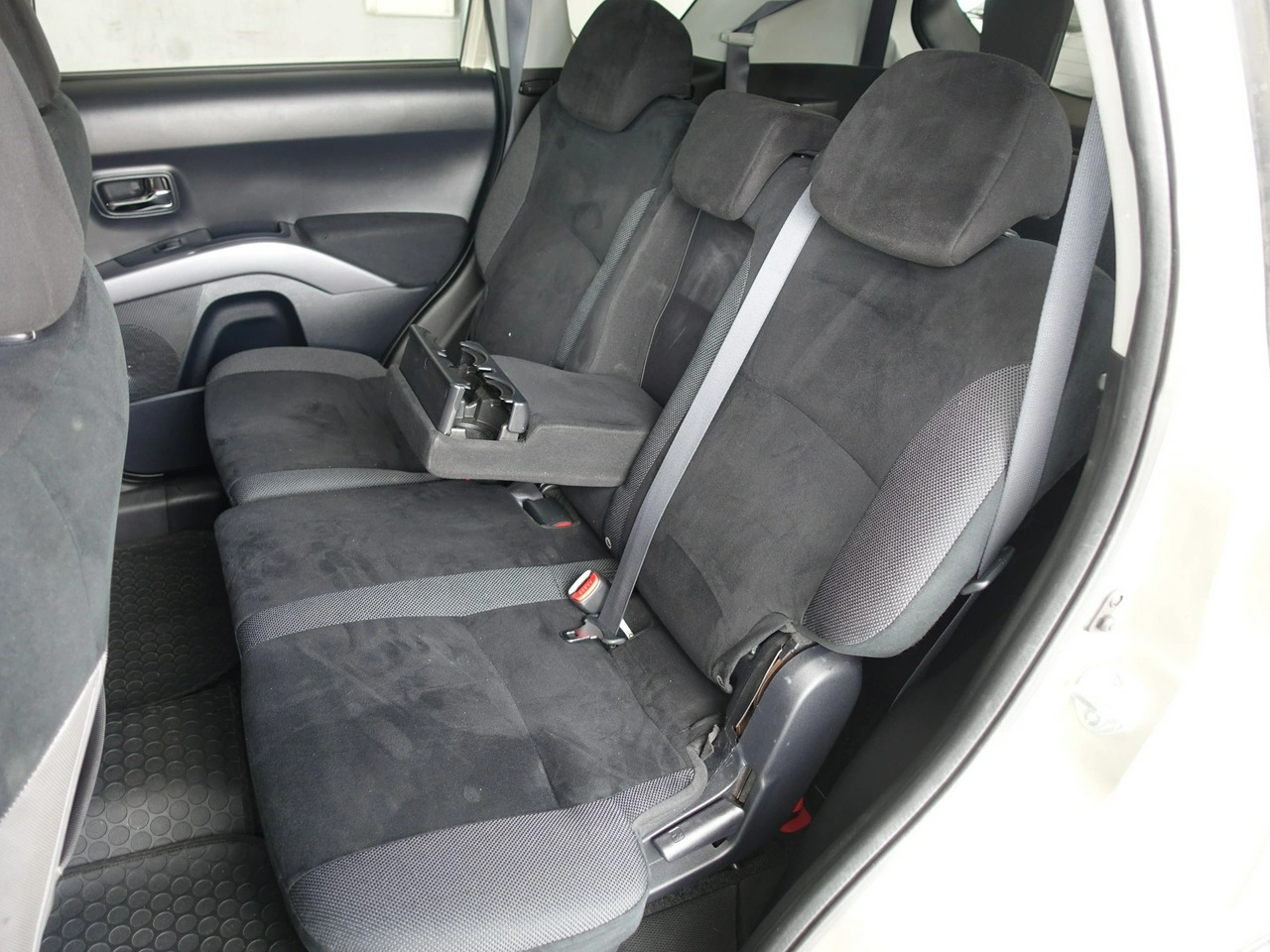 Mitsubishi Outlander - Zdjęcie 17