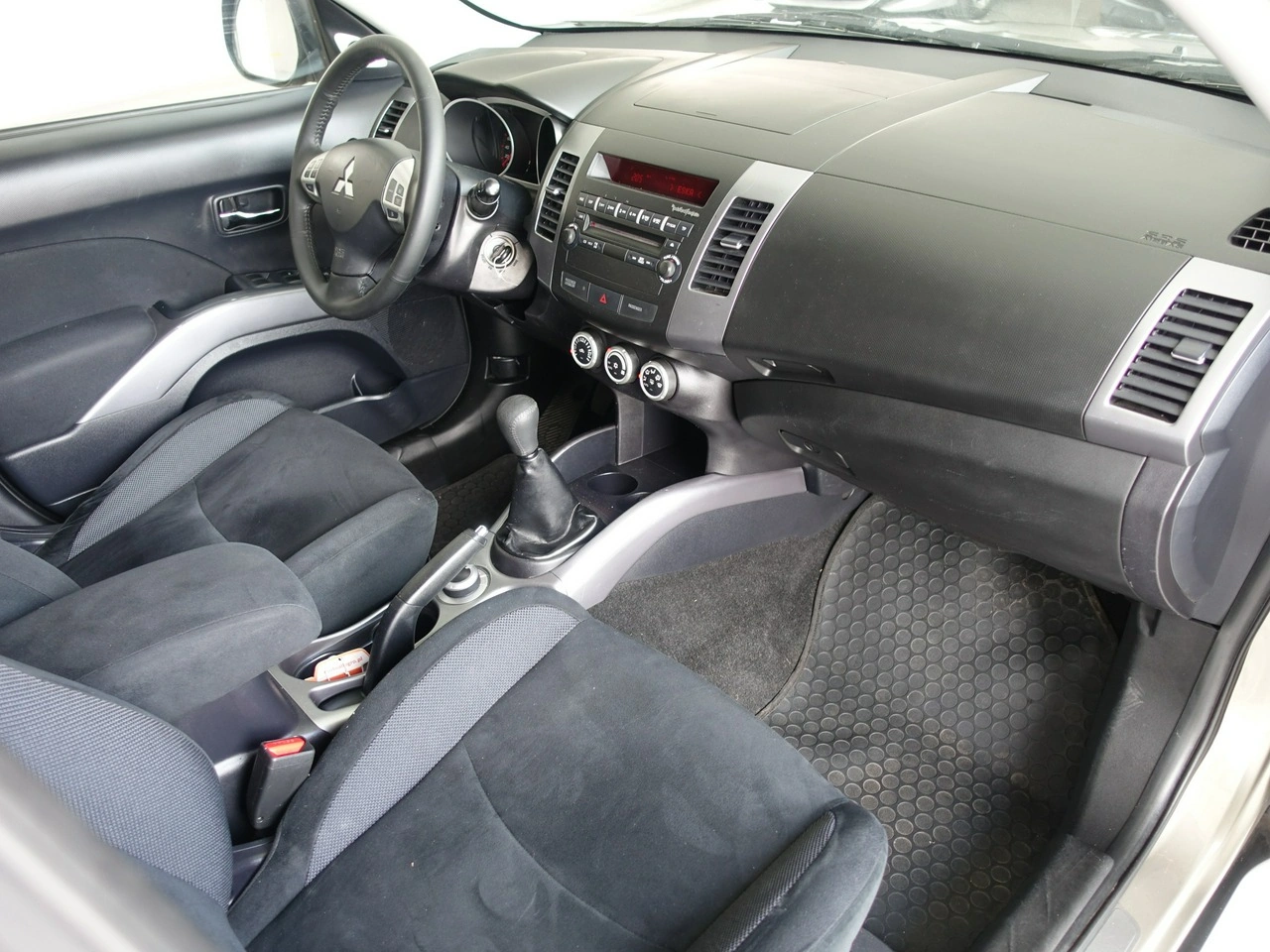 Mitsubishi Outlander - Zdjęcie 20