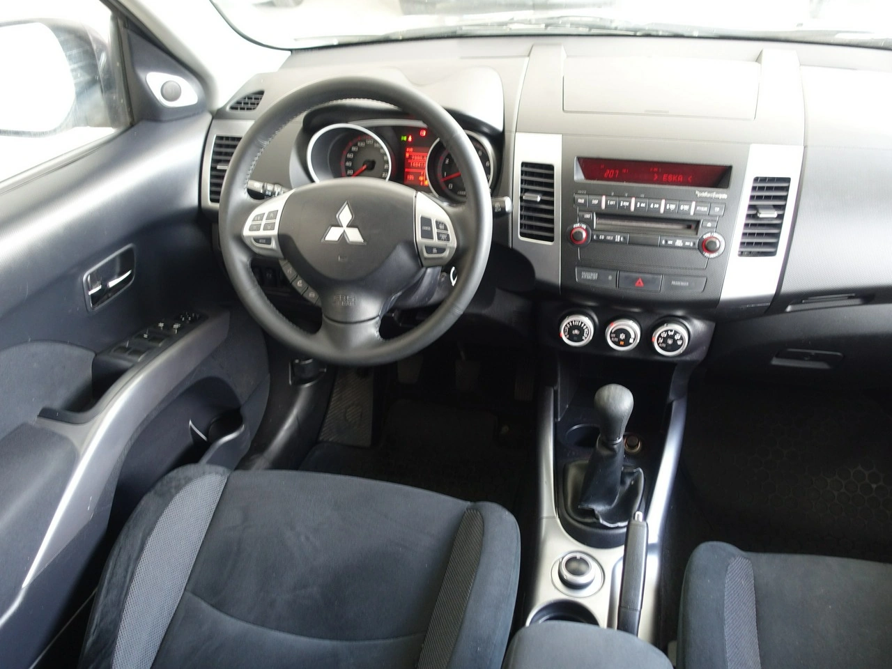 Mitsubishi Outlander - Zdjęcie 22