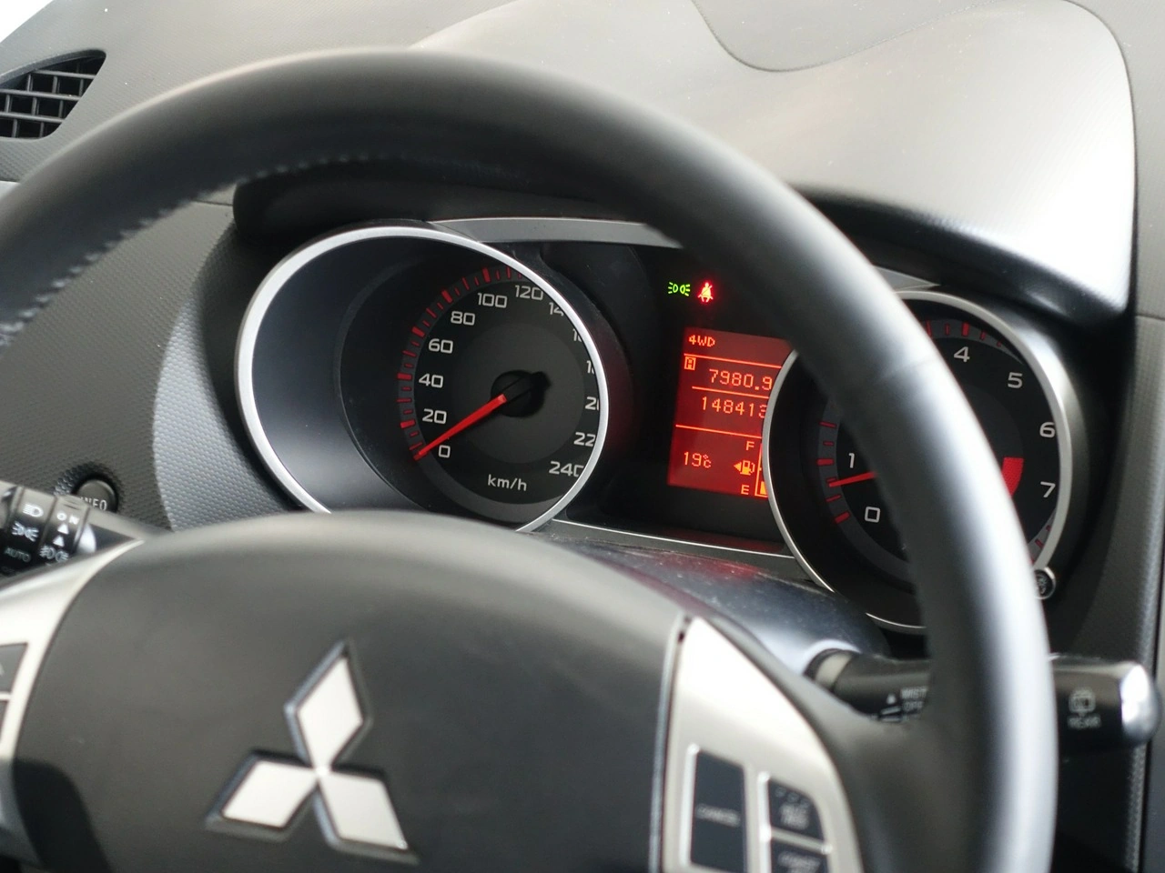 Mitsubishi Outlander - Zdjęcie 23
