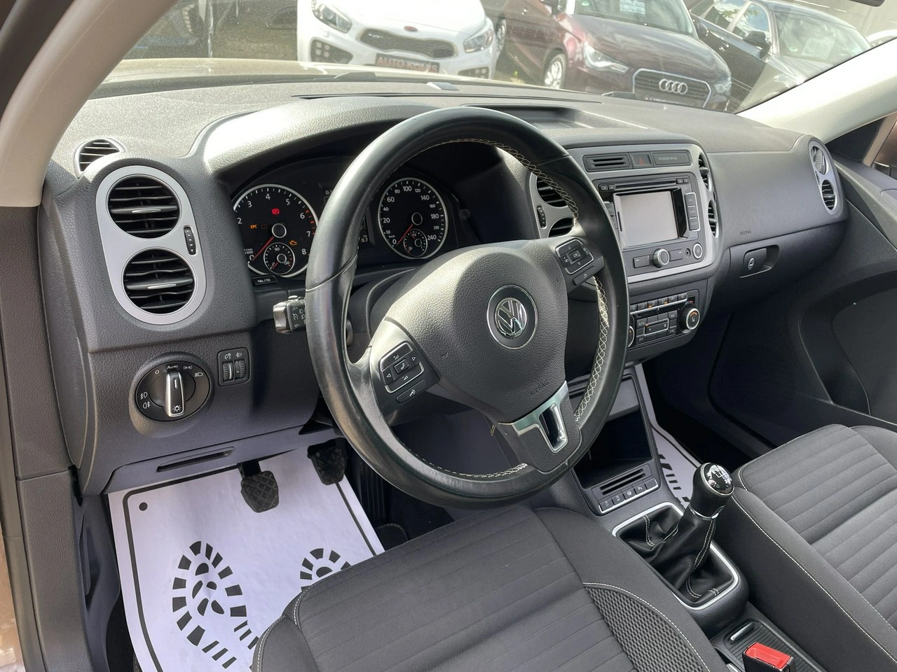 Volkswagen Tiguan - Zdjęcie 16