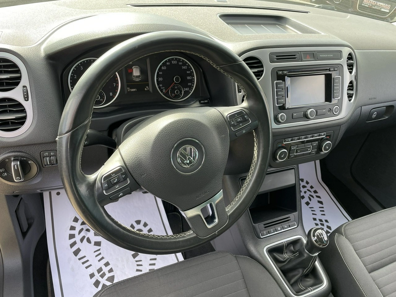 Volkswagen Tiguan - Zdjęcie 25