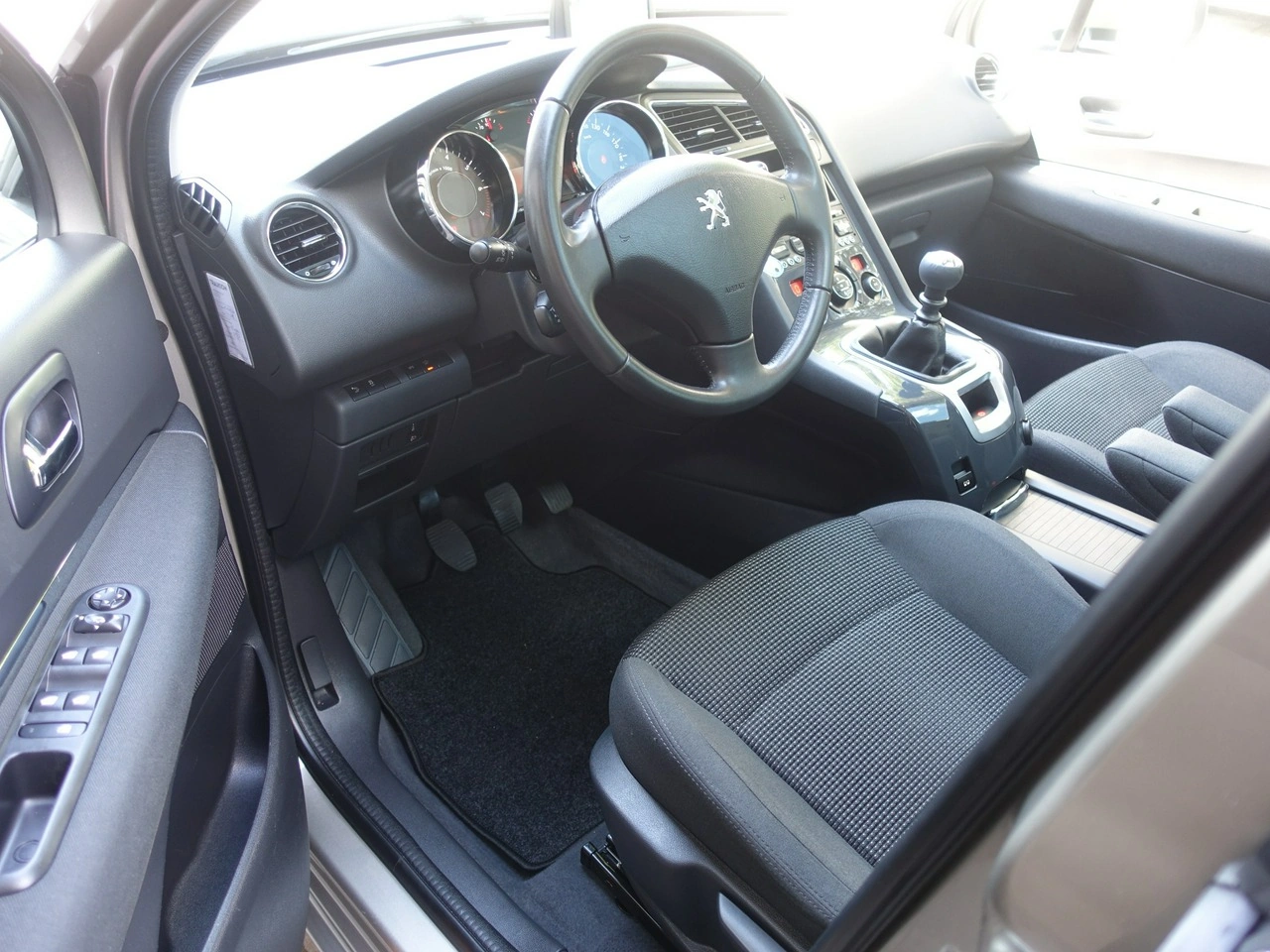 Peugeot 5008 - Zdjęcie 8