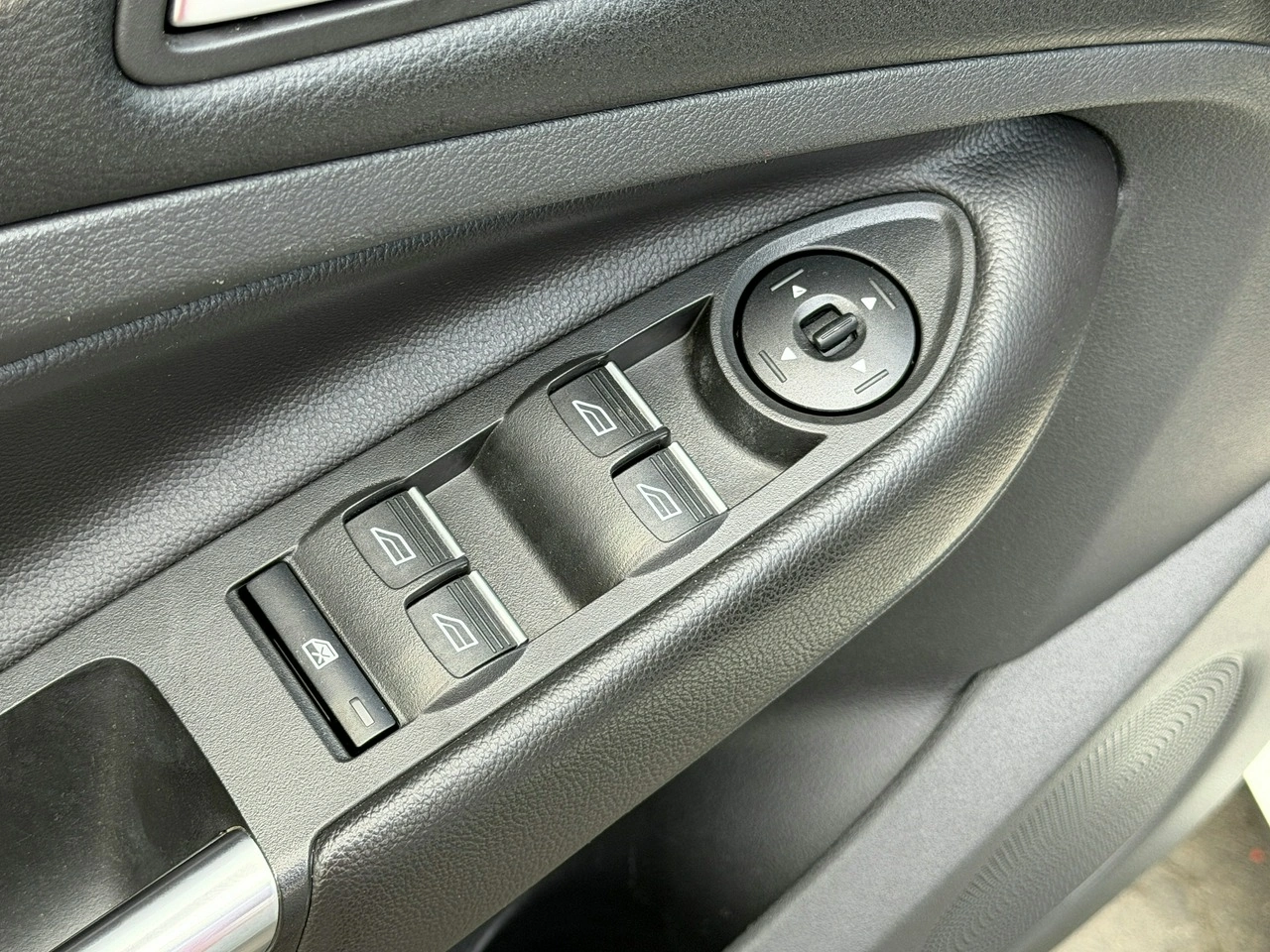 Ford Kuga - Zdjęcie 17