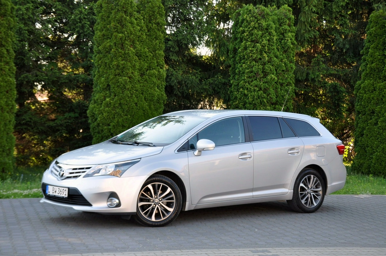 Toyota Avensis - Zdjęcie 10