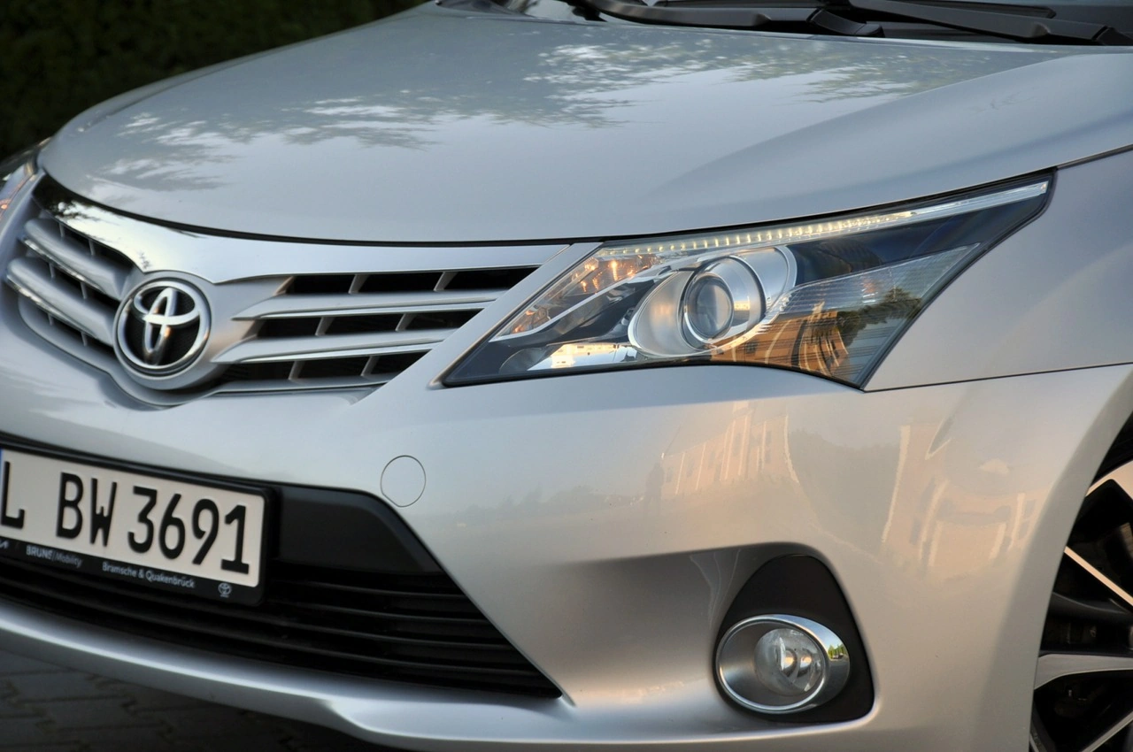 Toyota Avensis - Zdjęcie 11
