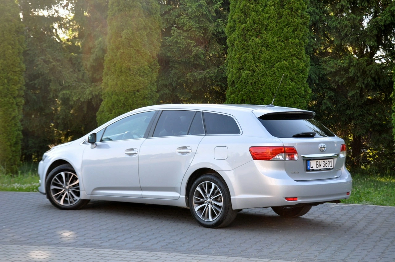 Toyota Avensis - Zdjęcie 12