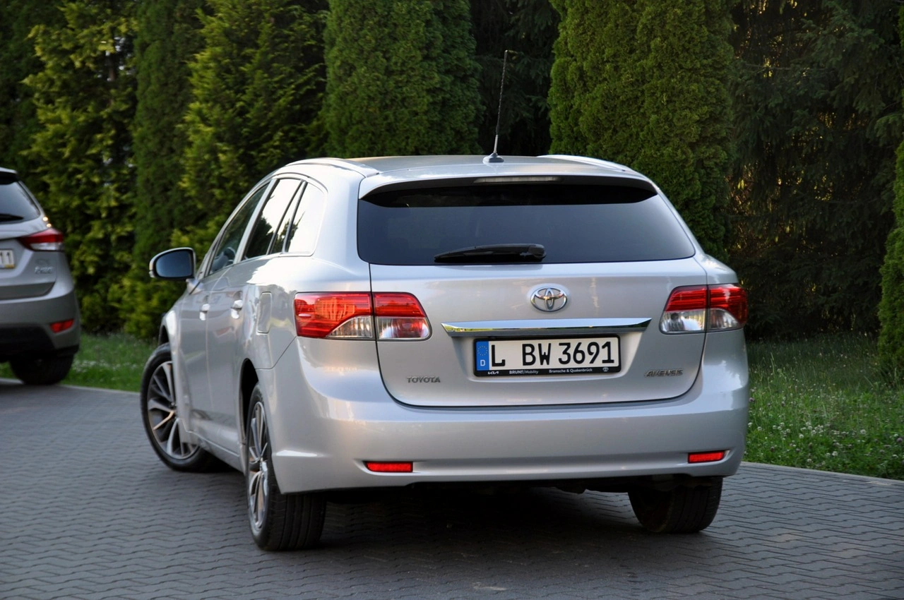 Toyota Avensis - Zdjęcie 14