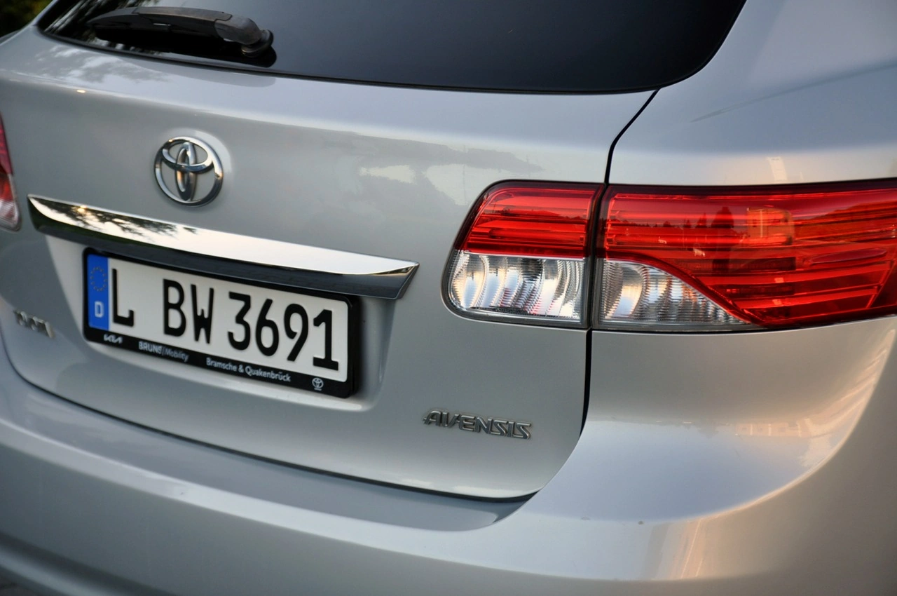 Toyota Avensis - Zdjęcie 15