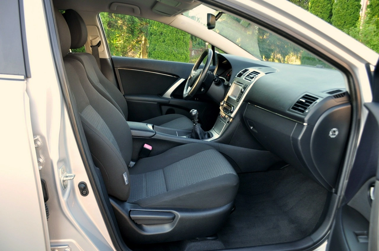 Toyota Avensis - Zdjęcie 16