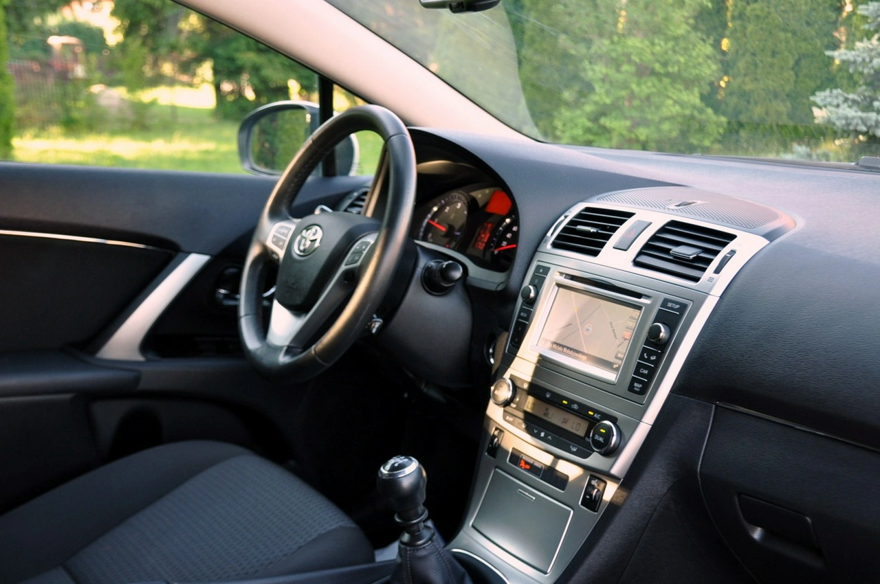 Toyota Avensis - Zdjęcie 17