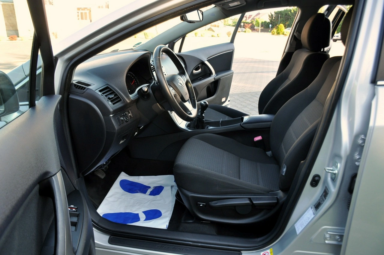 Toyota Avensis - Zdjęcie 20