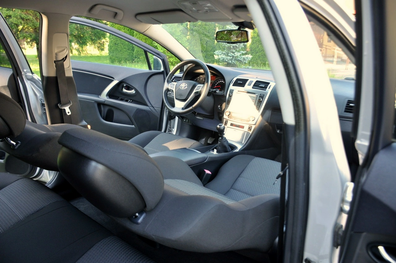 Toyota Avensis - Zdjęcie 22