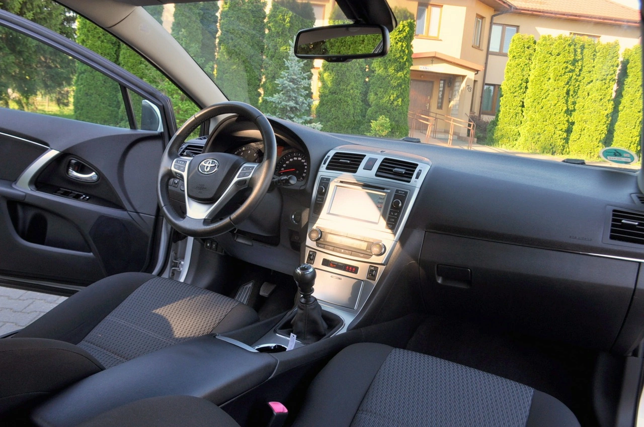Toyota Avensis - Zdjęcie 23