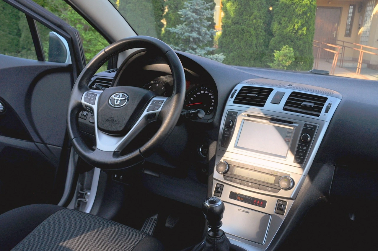 Toyota Avensis - Zdjęcie 24