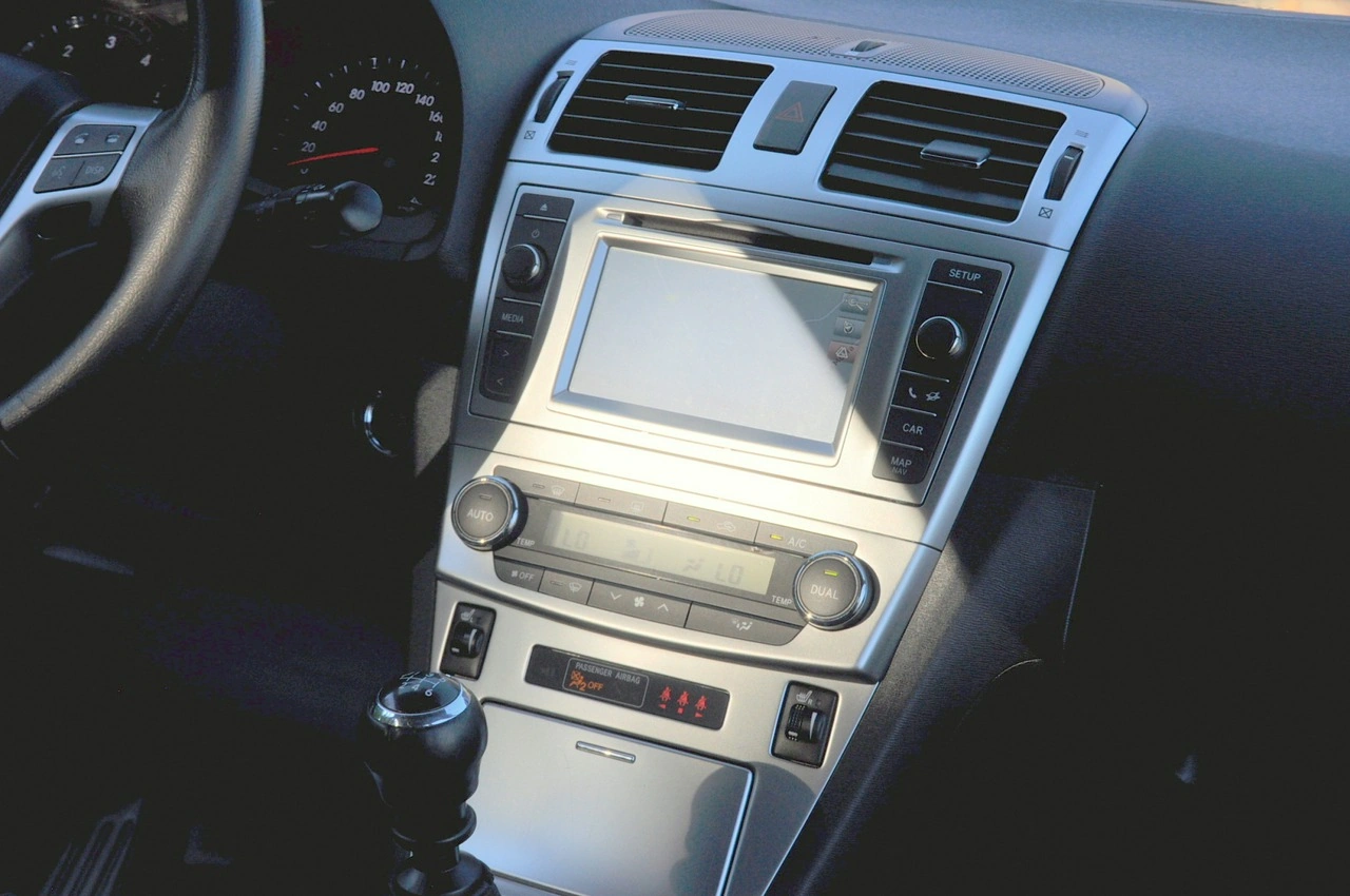 Toyota Avensis - Zdjęcie 25