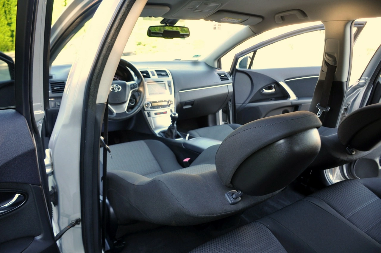Toyota Avensis - Zdjęcie 26