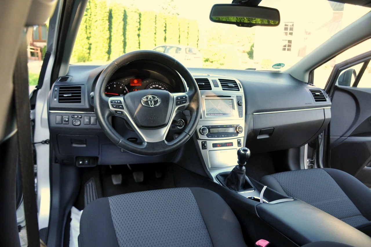 Toyota Avensis - Zdjęcie 27