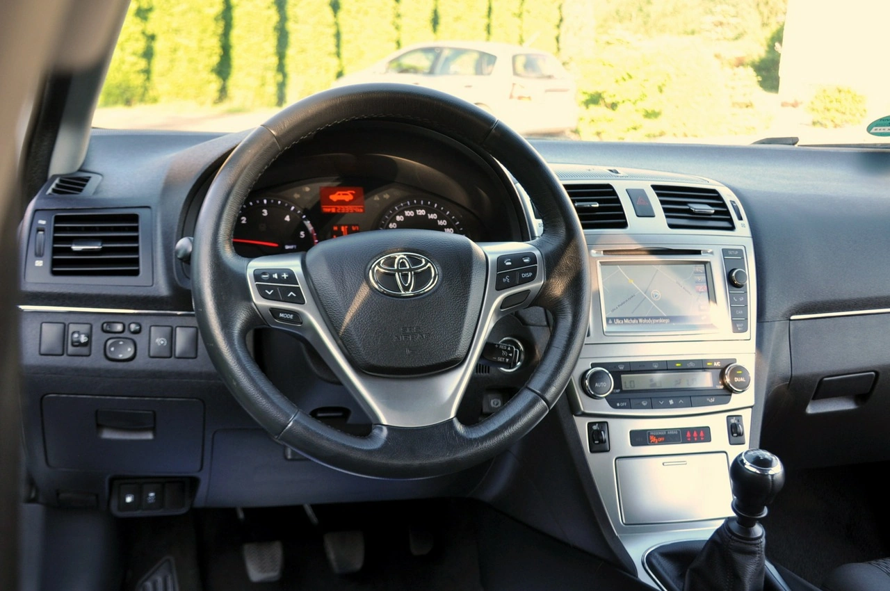 Toyota Avensis - Zdjęcie 28