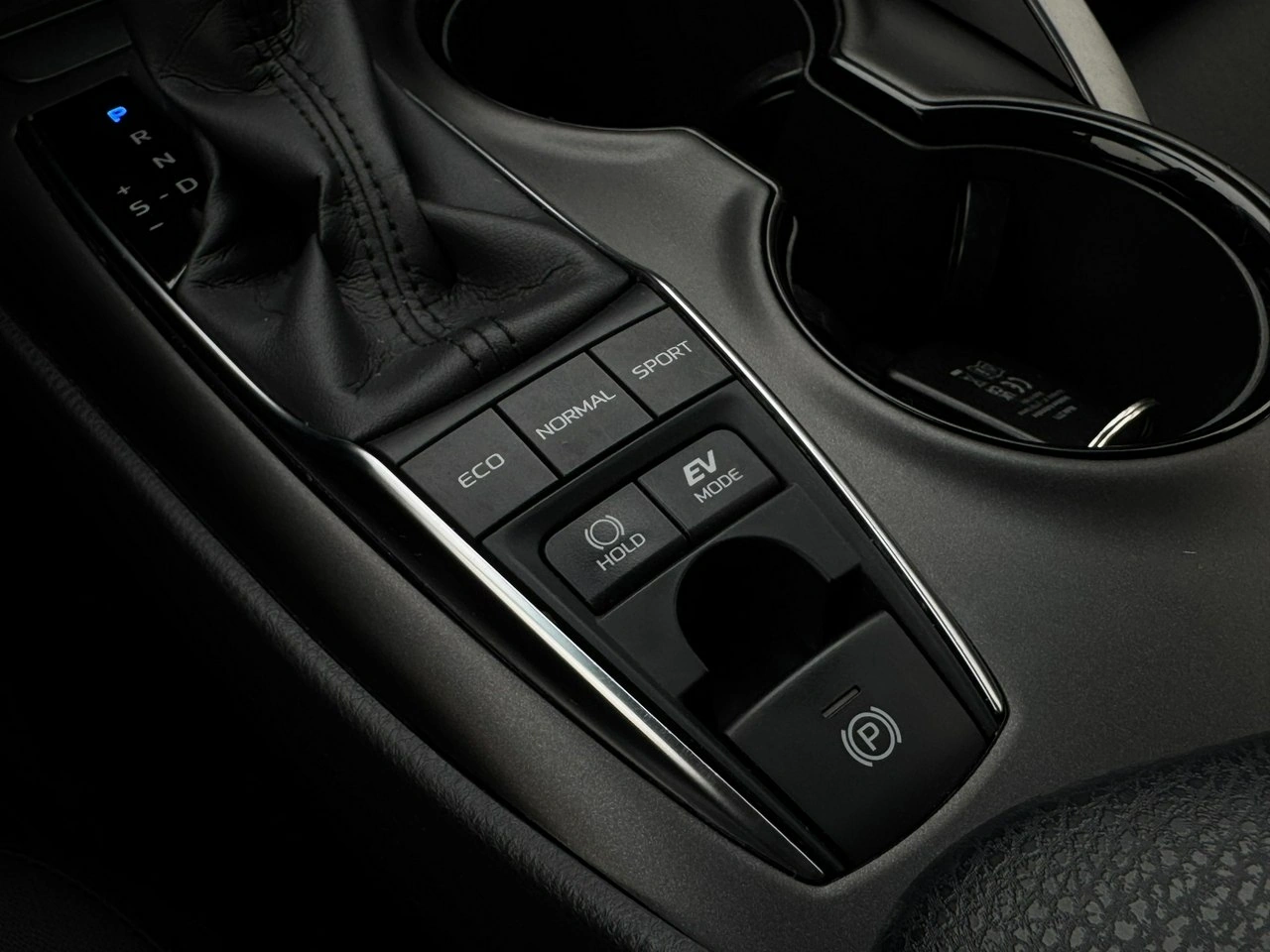 Toyota Camry - Zdjęcie 34