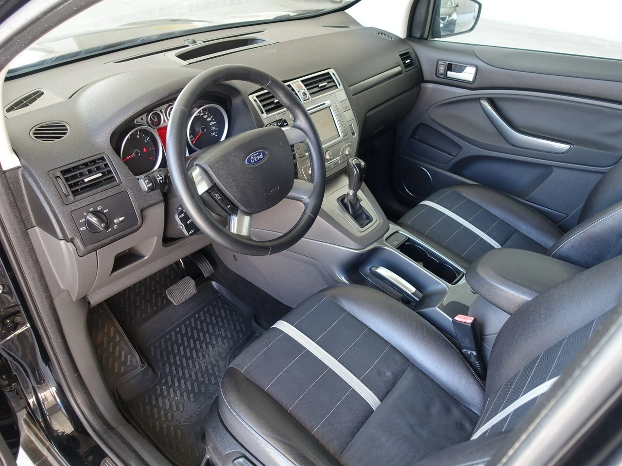 Ford Kuga - Zdjęcie 10