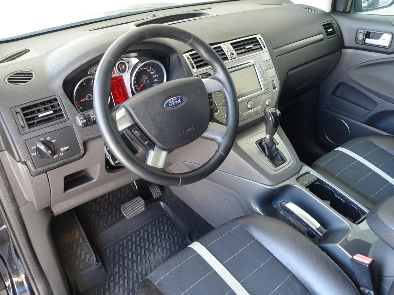 Ford Kuga - Zdjęcie 11