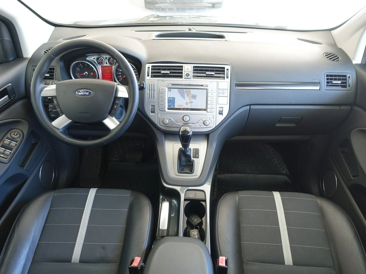 Ford Kuga - Zdjęcie 17