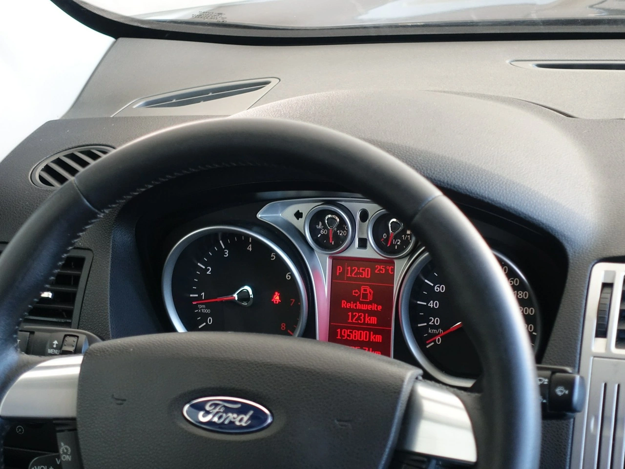 Ford Kuga - Zdjęcie 21