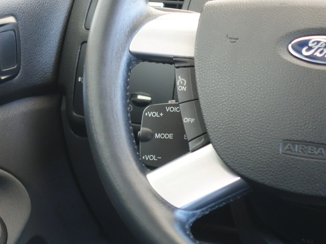 Ford Kuga - Zdjęcie 23
