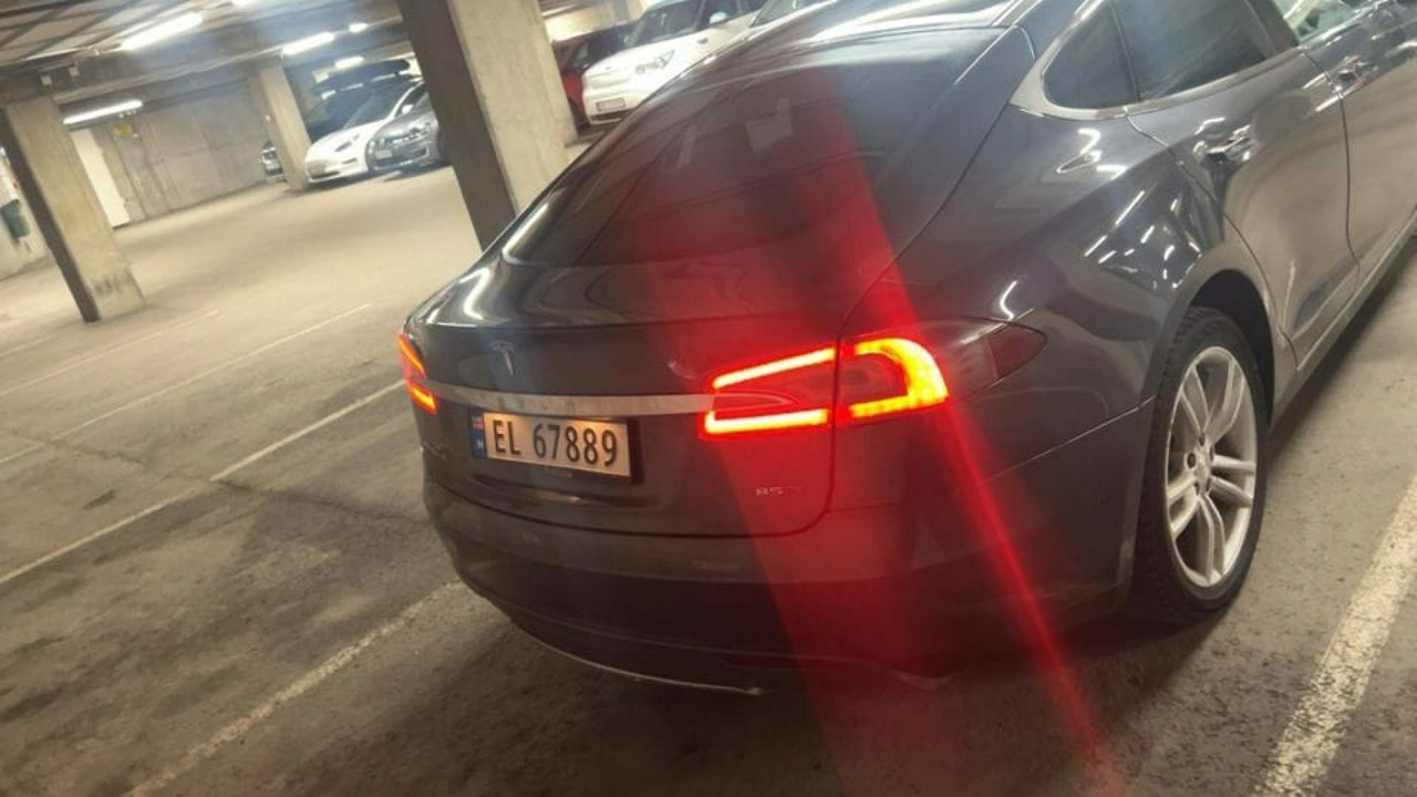 Tesla Model S - Zdjęcie 9