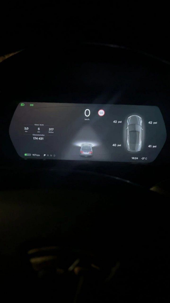 Tesla Model S - Zdjęcie 10