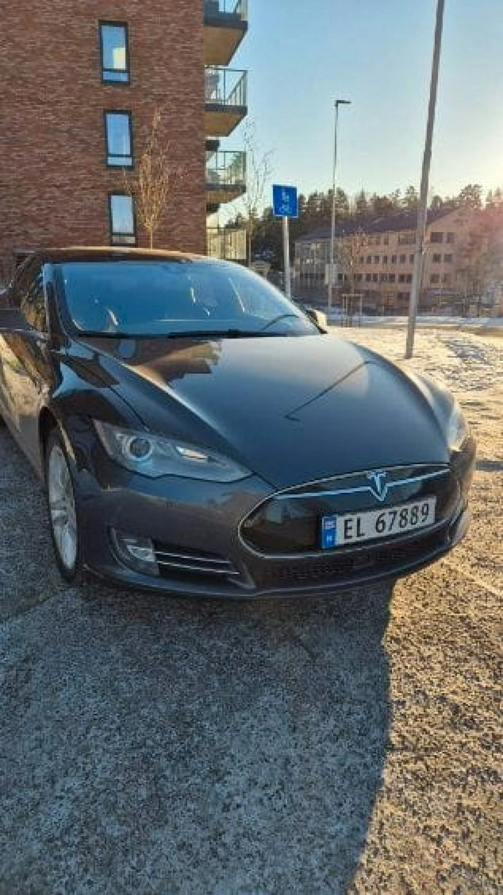 Tesla Model S - Zdjęcie 1