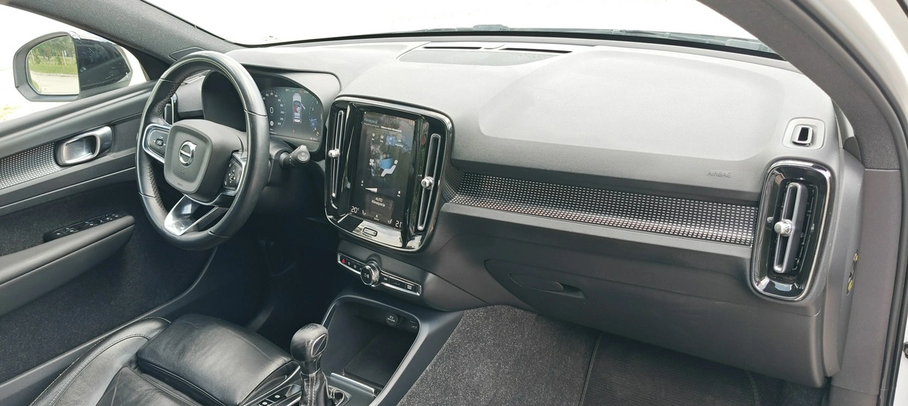 Volvo XC 40 - Zdjęcie 15