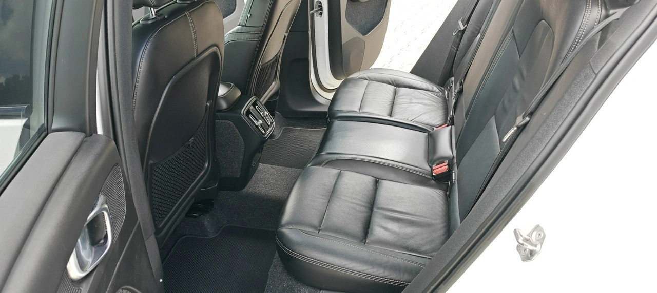 Volvo XC 40 - Zdjęcie 8
