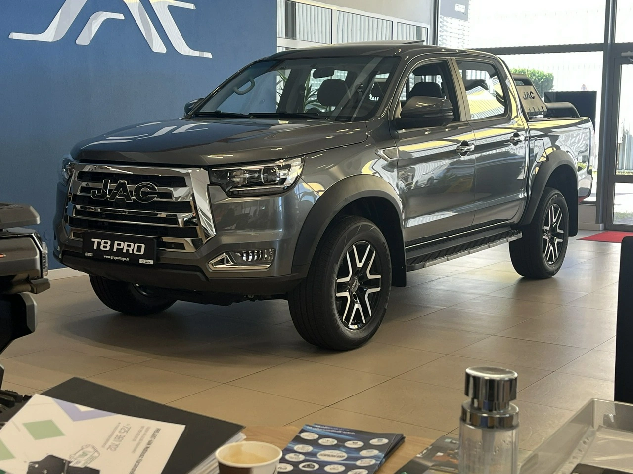 JAC T8 PRO - Główne zdjęcie