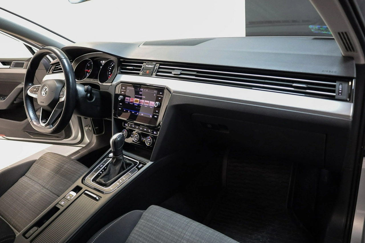 Volkswagen Passat - Zdjęcie 21