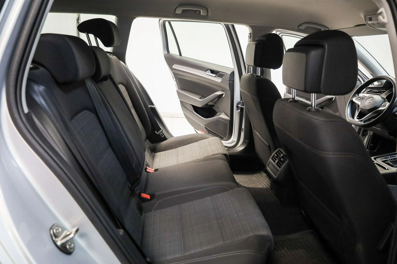 Volkswagen Passat - Zdjęcie 24