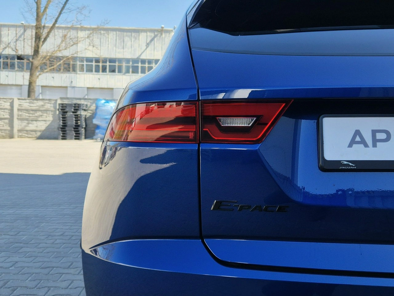 Jaguar E-Pace - Zdjęcie 11