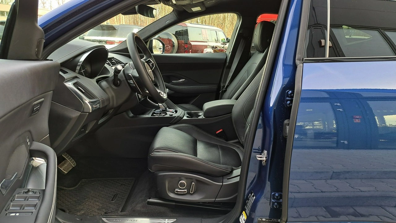 Jaguar E-Pace - Zdjęcie 14