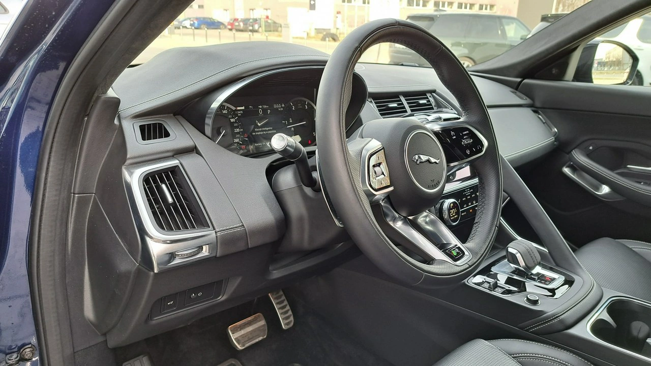 Jaguar E-Pace - Zdjęcie 17