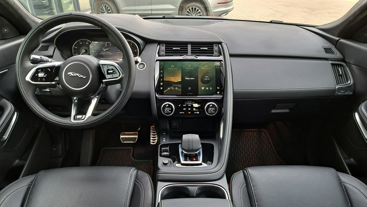 Jaguar E-Pace - Zdjęcie 17