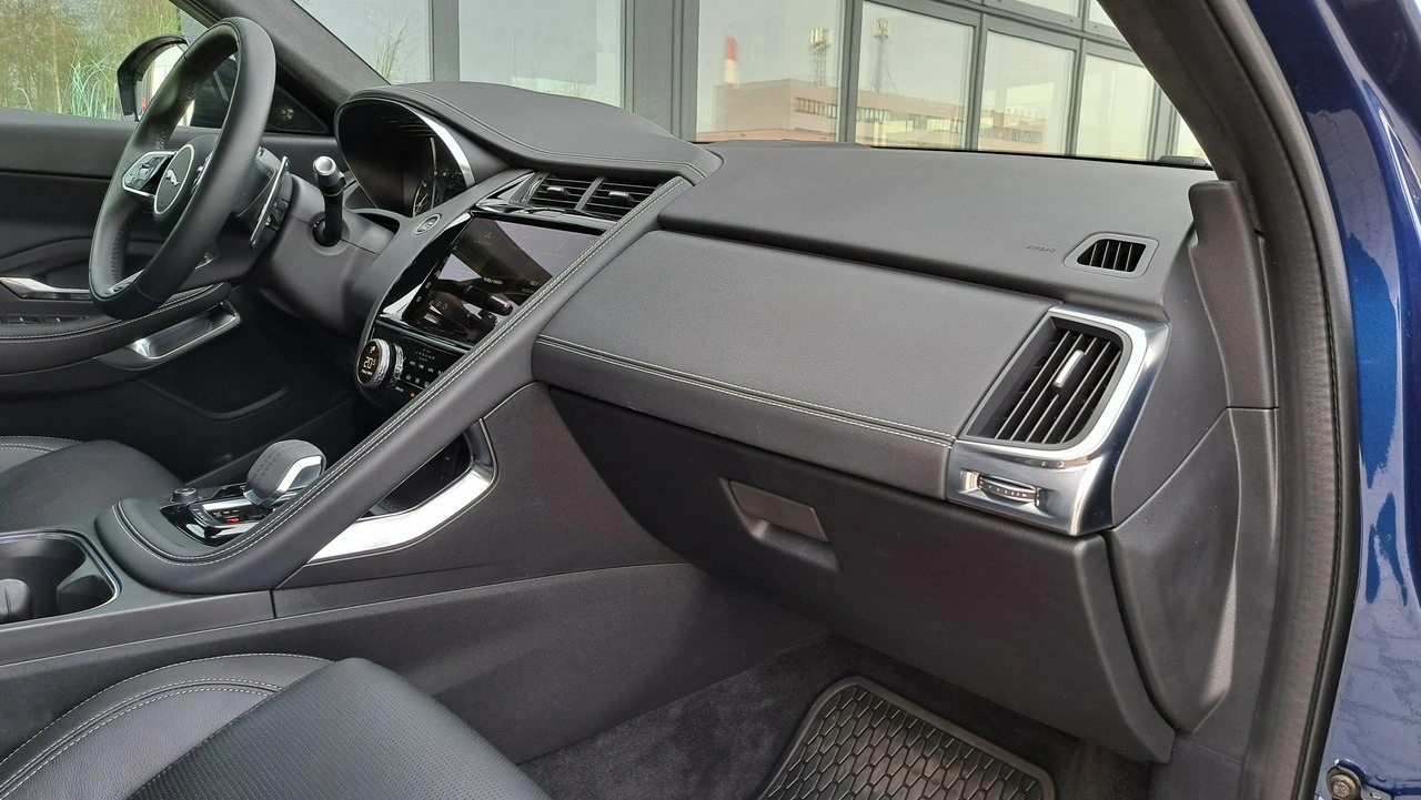 Jaguar E-Pace - Zdjęcie 18