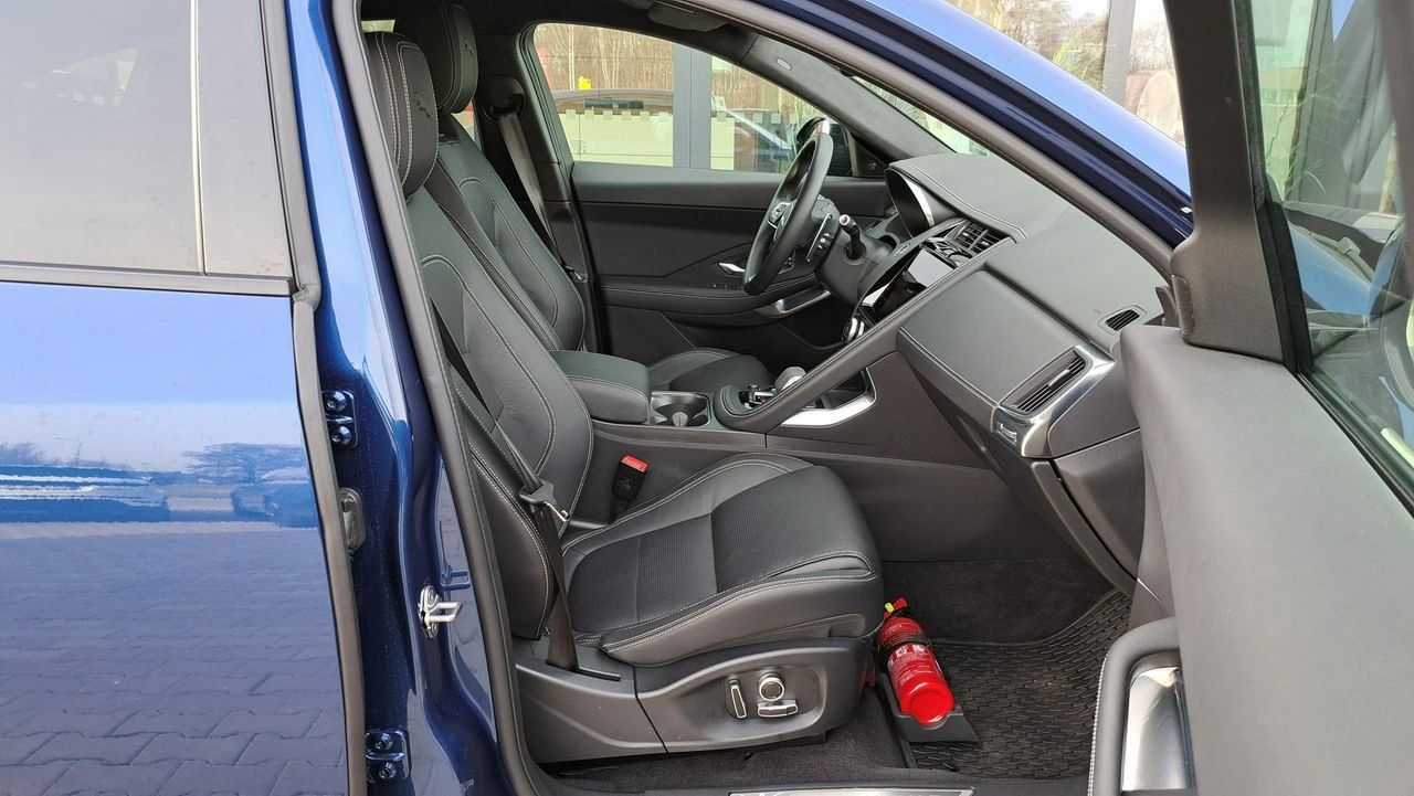 Jaguar E-Pace - Zdjęcie 19