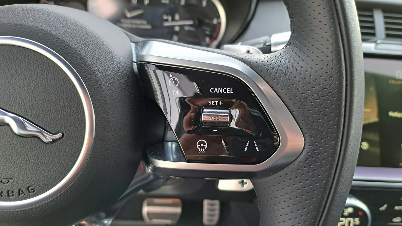 Jaguar E-Pace - Zdjęcie 25