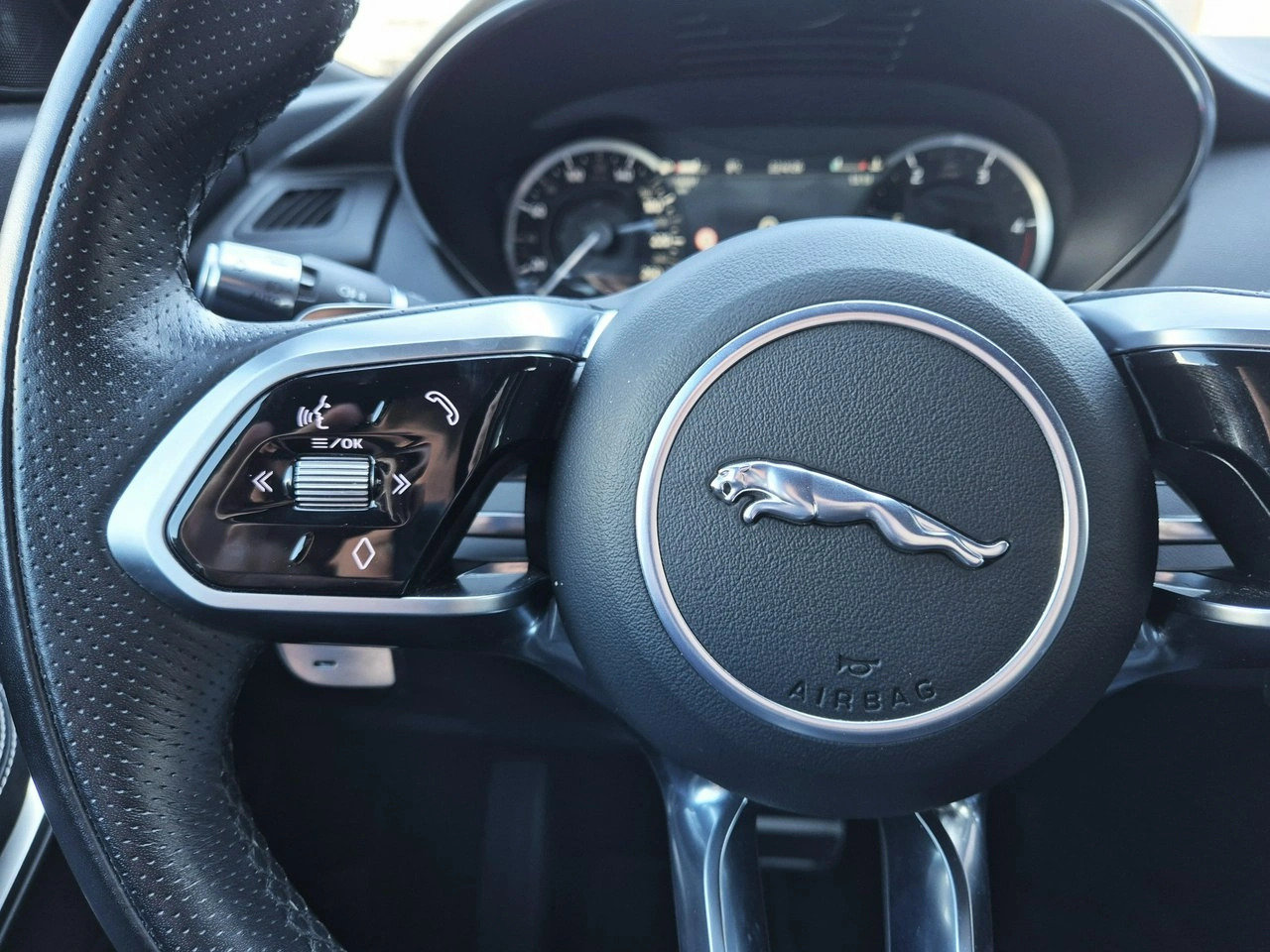 Jaguar E-Pace - Zdjęcie 28