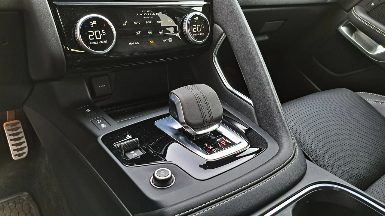 Jaguar E-Pace - Zdjęcie 34