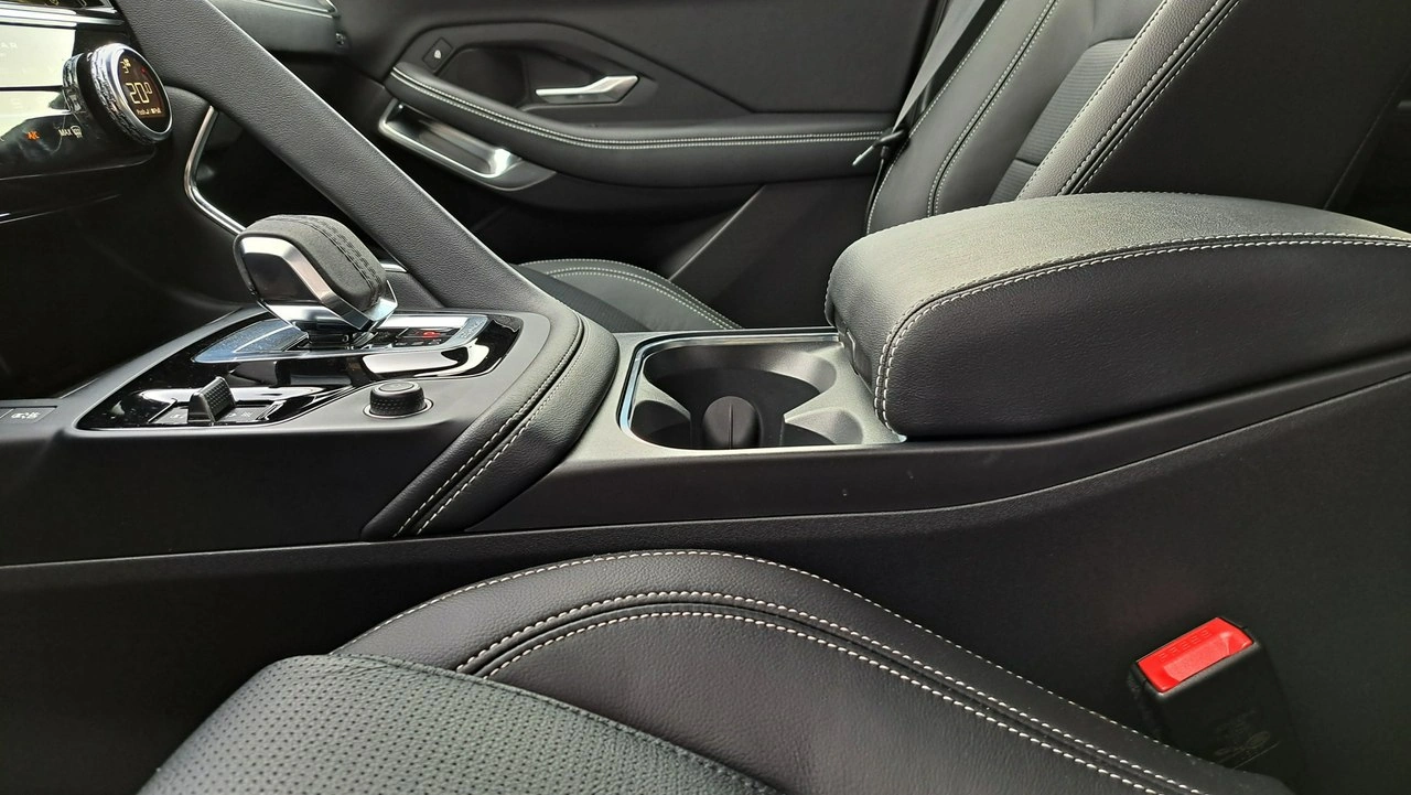 Jaguar E-Pace - Zdjęcie 35